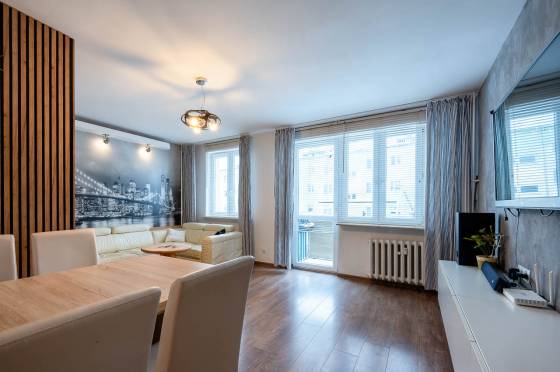 Mieszkanie trzypokojowe na Kmieciach