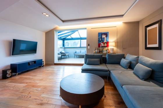 Komfortowe mieszkanie w centrum z garażem